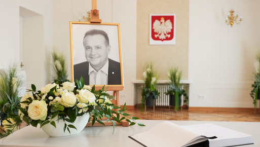 Zdjęcie do Ostatnie pożegnanie Tomasza Śmietanki - Burmistrza Gminy Kozienice w latach 1998 - 2018