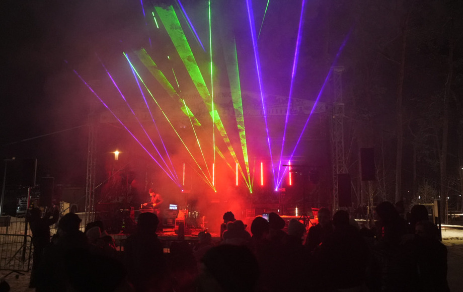 Zdjęcie do Mieszkańcy Gminy Kozienice wsp&oacute;lnie przywitali Nowy Rok