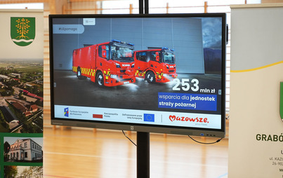 Zdjęcie do Podpisanie umowy na zakup wozu strażackiego dla OSP w Brzeźnicy